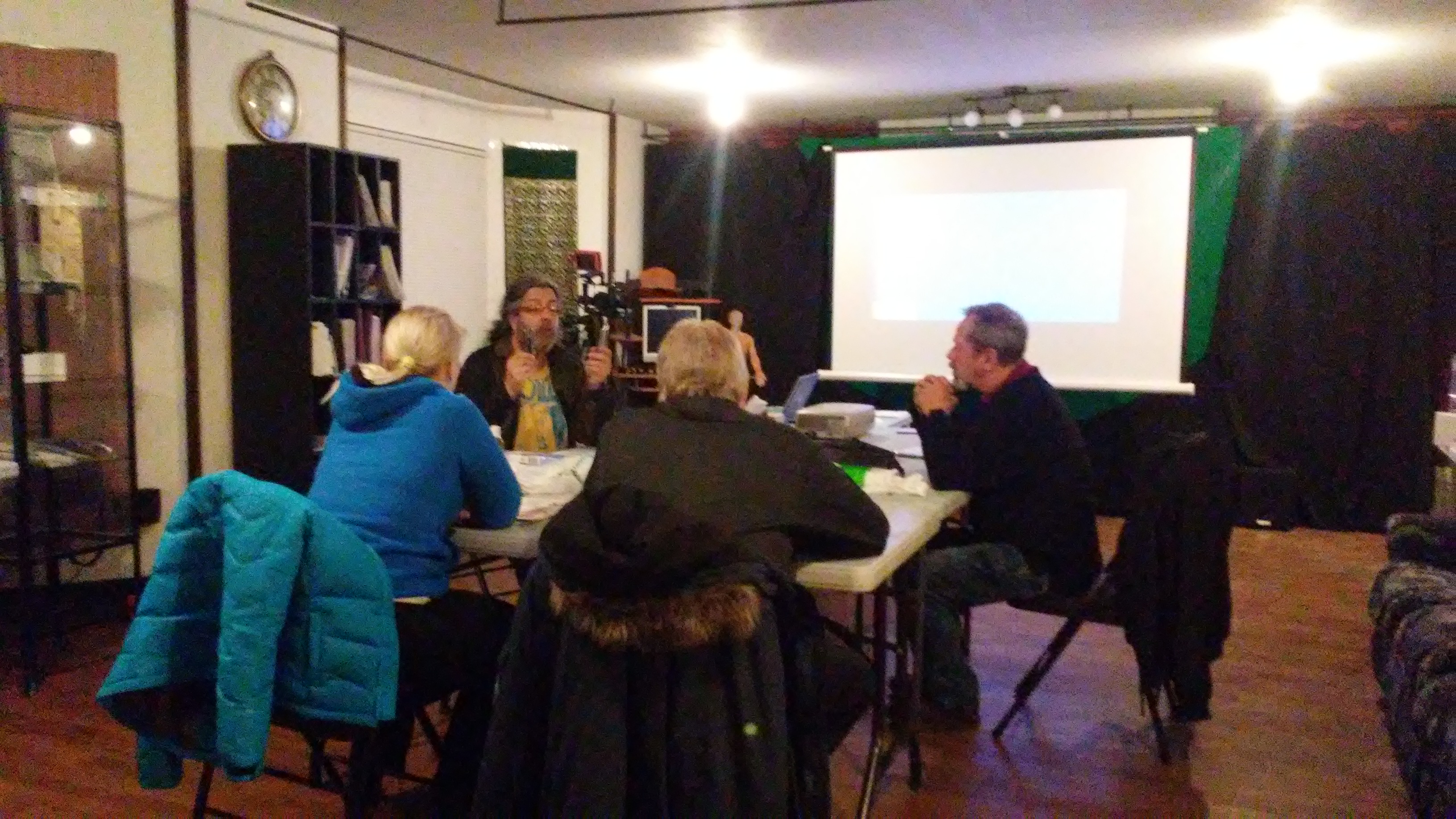 Le Réseau Magickey présente Comment apaiser les malaises dans la vie avec ses mains!Magickey Teknik